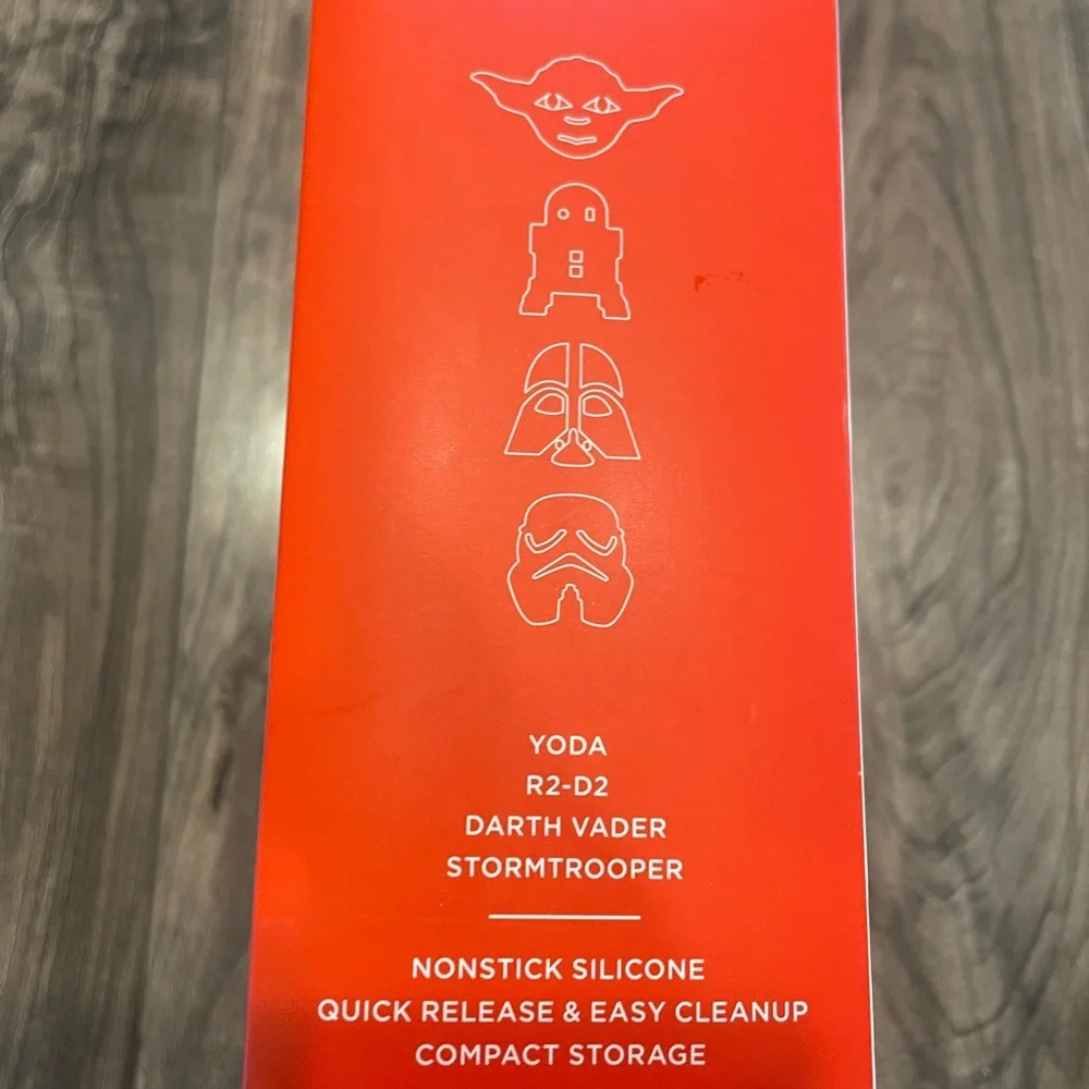 Williams Sonoma Star Wars pancake molds. BRAND NEW